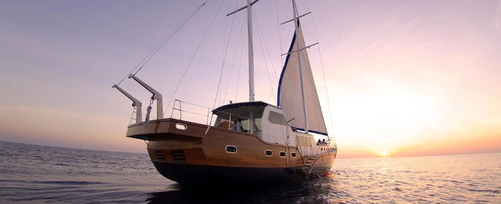 Malediwy, rejs łodzią o zachodzie słońća